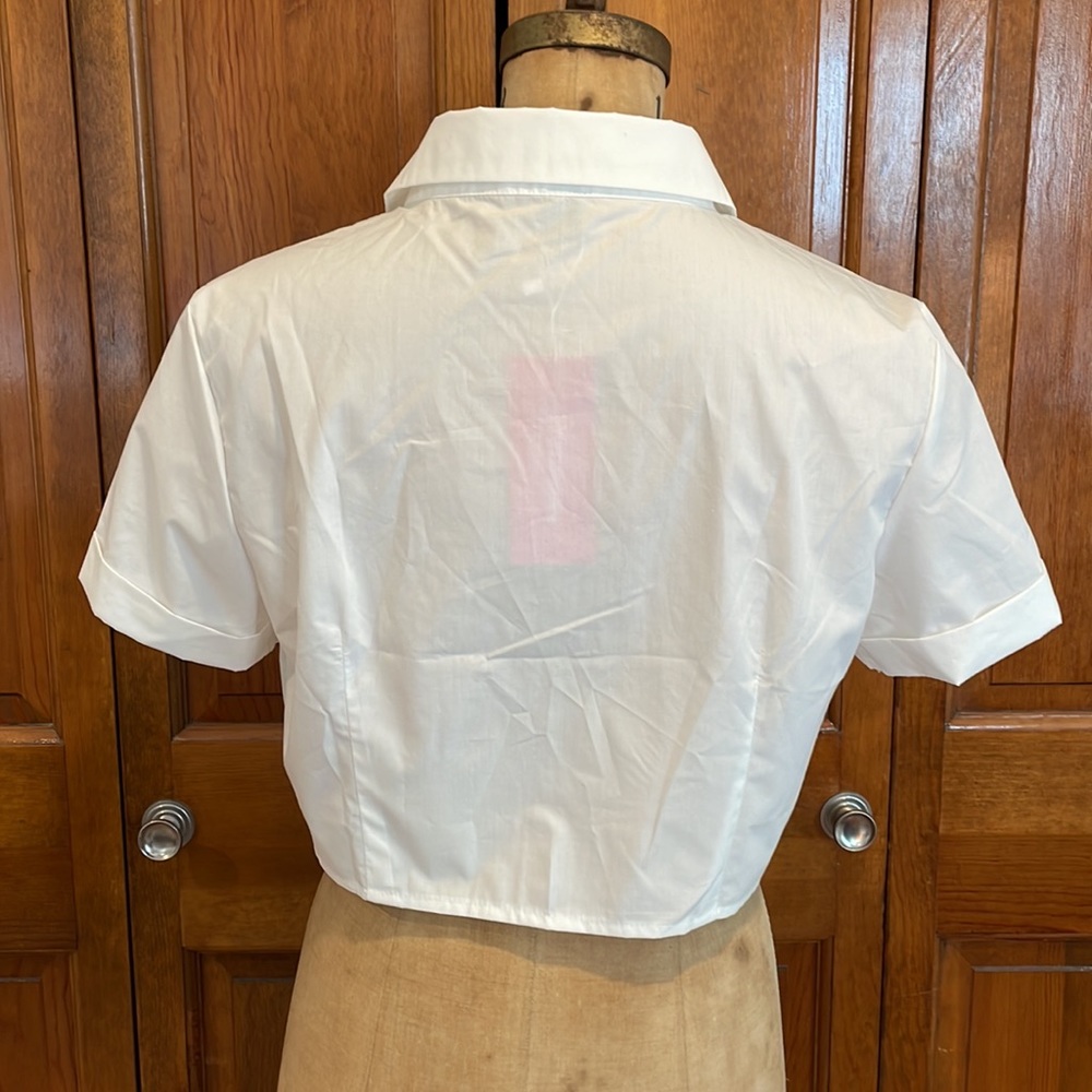 💙 Shein White Cropped Button Down Top - NWT - Picture 2 of 3